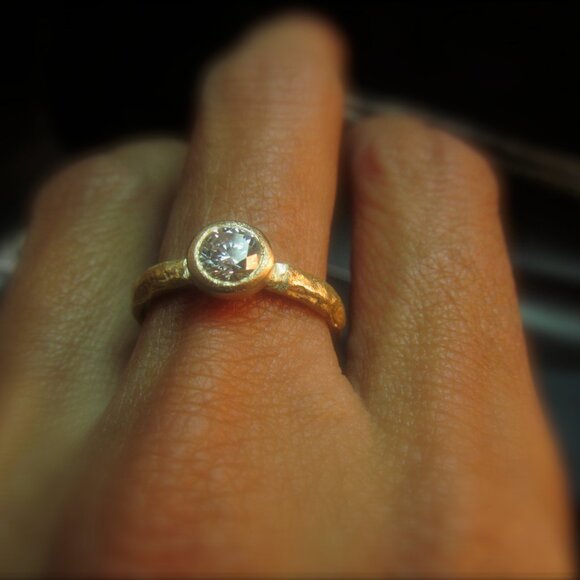 Engagement ring. 14K Yellow gold ring with 0.25ct' Diamond. very unique ring. - Picture 10 of 14